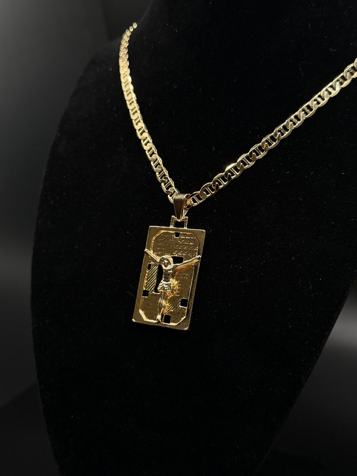 Mariner-style chain with a Jesus pendant